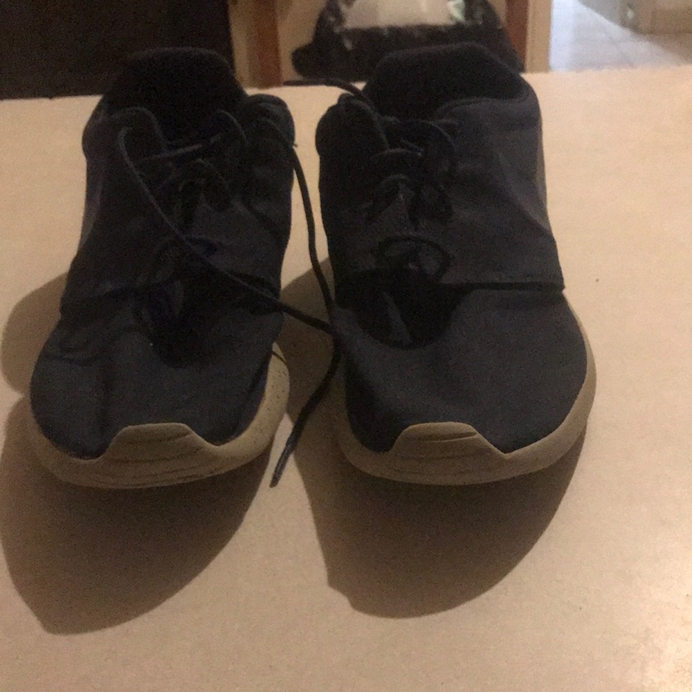 Nikes - Picture 2 of 4